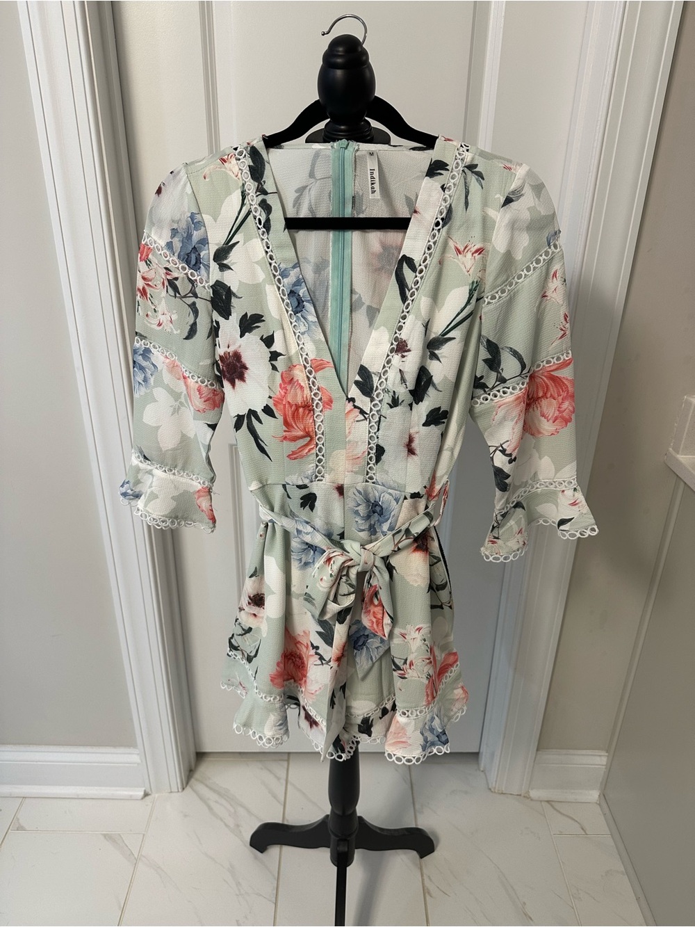Floral Lace-Trim Romper in Mint M